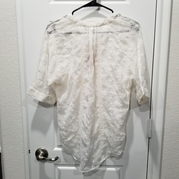 Olive and Oak White Sheer Eyelet Full Shoulder Front Blouse Popover Size S NWT - Picture 3 of 8